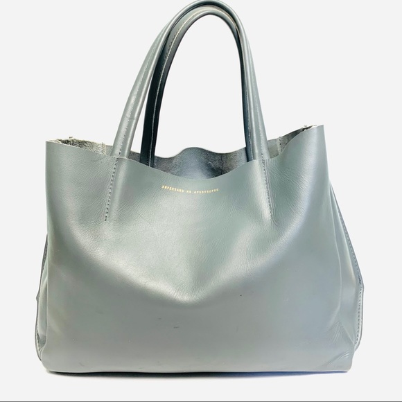 ampersand as apostrophe sideways tote